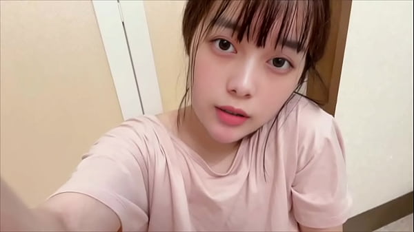 Mama Lagi Tidur, Pas Mandi Bau Badan, Gw Colmek Sambil Pegang Memek Basah.