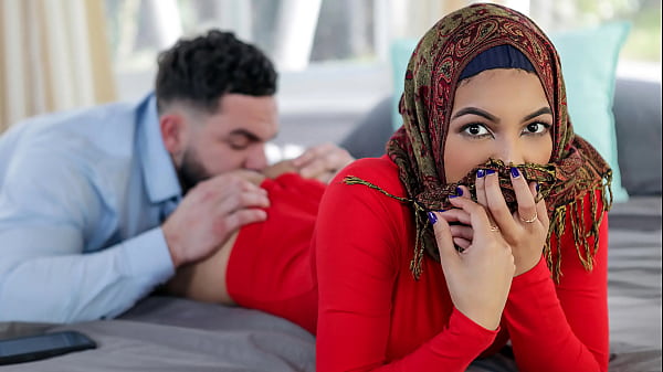 Stepbro Bakal Ngajarin Stepny Yang Pake Hijab Beberapa Trik Hot Sebelum Dia Nikah – Hijablust