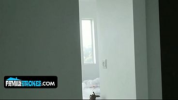Blonde Sial Daisy Stone Dikencingin Kontol Keras Kakak Tiri