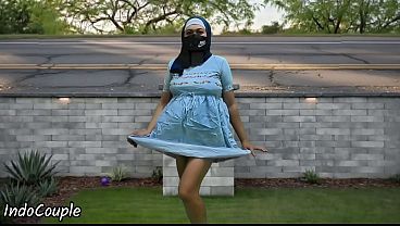 Hijab Pelajar Muslim Jogging Di Tempat Umum, Ngocok Kontol Demi Duit