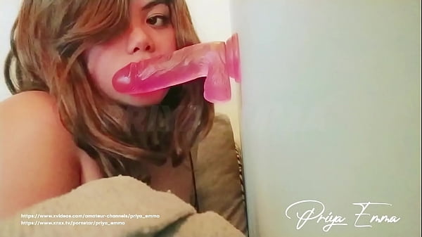 Tontonan Hot: Cewek Indian-arab Priya Emma Ngempet Dildo Sampe Basah, Closeup Bikin Teler