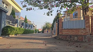 Astaga Mama Arab Nyolongin Memek Di Luar Rumah Deket Jalan Raya Sampai Basah