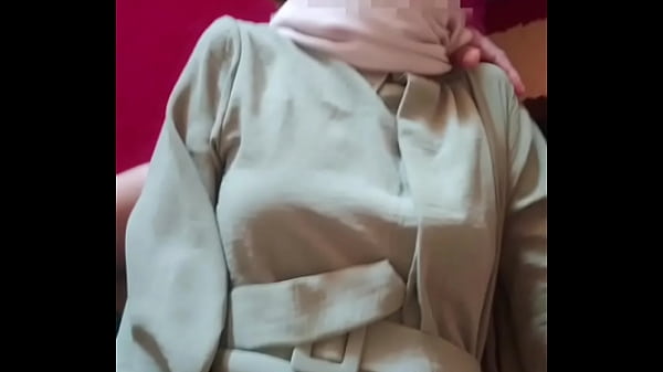 Saudari Tiri Berhijab Digebukin Pas Lebaran, Makin Kenceng Makin Nikmat.