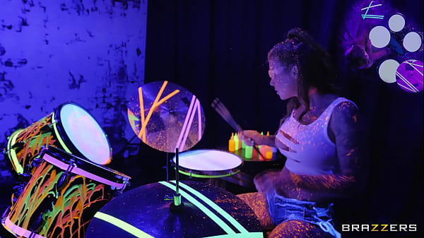 Tonton Trailer Penuh Bang The Drummer Dari Brazzers, Bikin Meleleh Di Zzfull.com