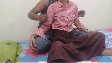 Gadis Desa Deshi Ngentot Sama Cewek Kuliahan, Mainin Memek Basah, Video Bokep Bikin Tegang.