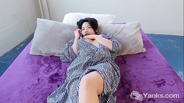 Yank Si Asia Emas Lagi Nikmatin Dirinya Sendiri