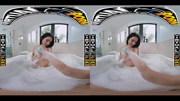 Virtual Porn – Kiana Kumani Mandi Basah-basahan, Berubah Jadi Aksi Ngentot Panas Bareng Kakak Tiri